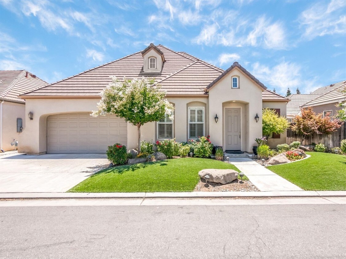 38 W Lester Ave, Clovis, CA 93619 House for Rent in Clovis, CA