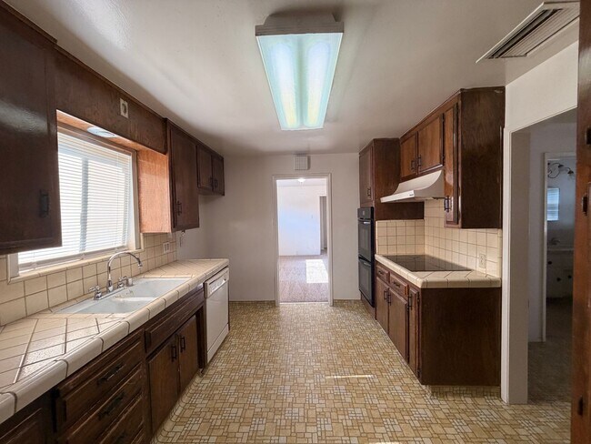 Foto del edificio - Country Style Living in Bakersfield
