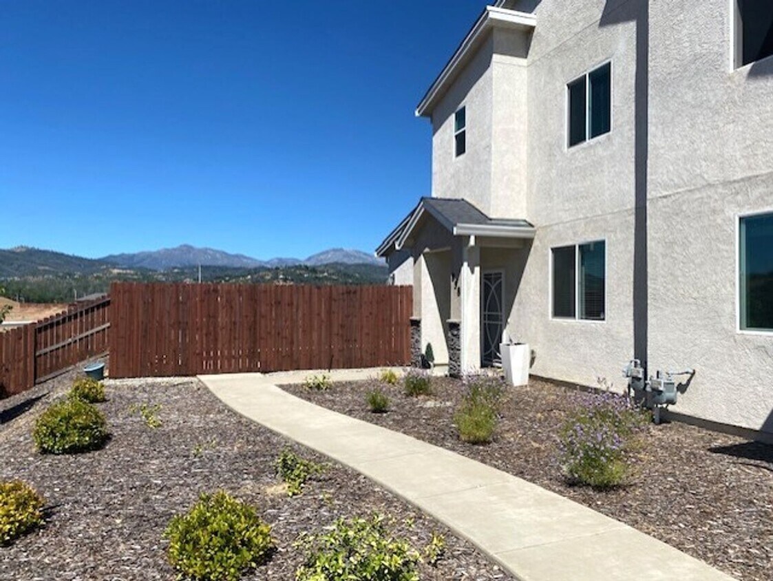 Primary Photo - Holiday Move-In Special! $200 OFF 1st MONT...