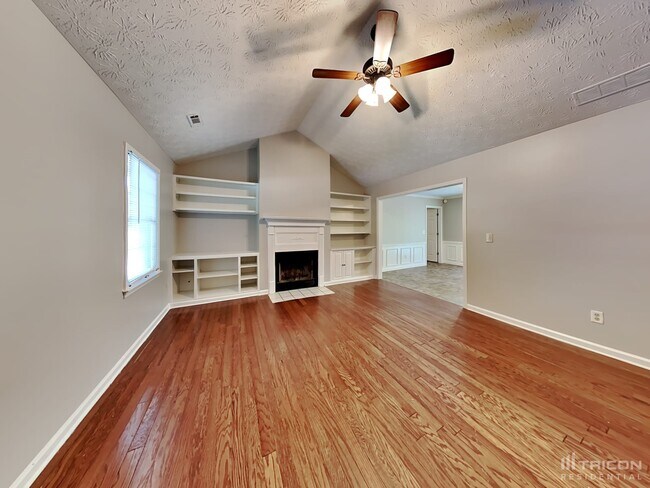 Foto del edificio - 360 Christian Woods Dr