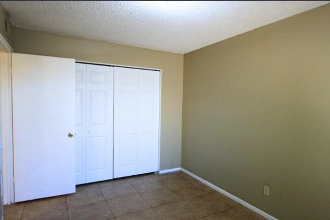 Foto del edificio - 6440 E Alder Ave