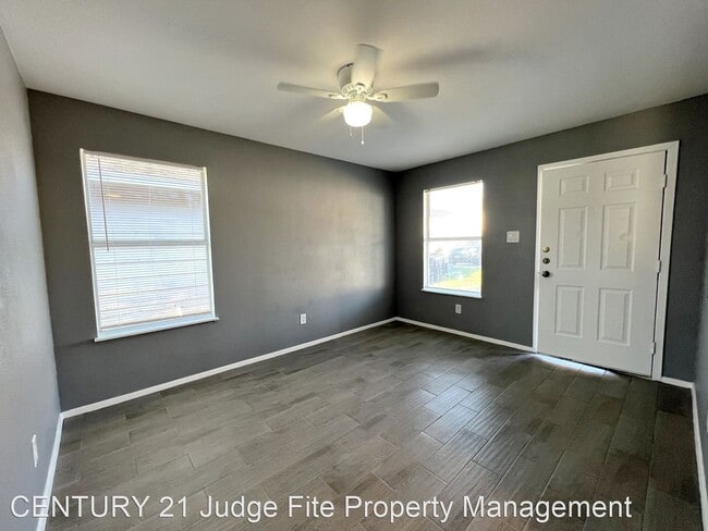 Building Photo - 3 br, 1 bath House - 2701 Northwest 18th S...