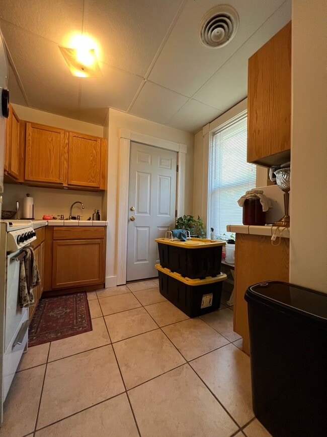 Building Photo - 1 Bedroom Apartment On The Northside