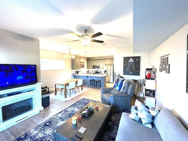 Building Photo - 3046 Fulton St