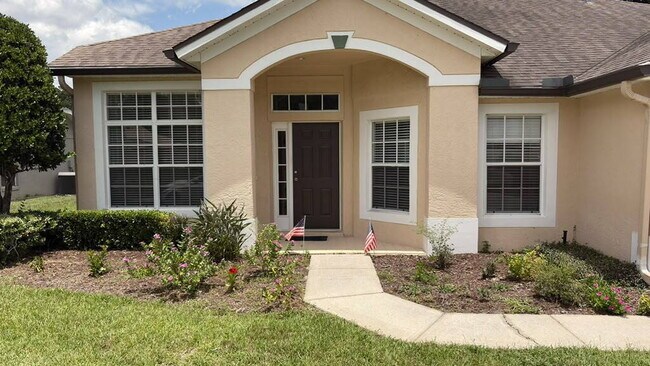 Building Photo - "Stunning 4-Bedroom Lake View Home in Oviedo – Spacious 2,132 Sq Ft Retreat!"