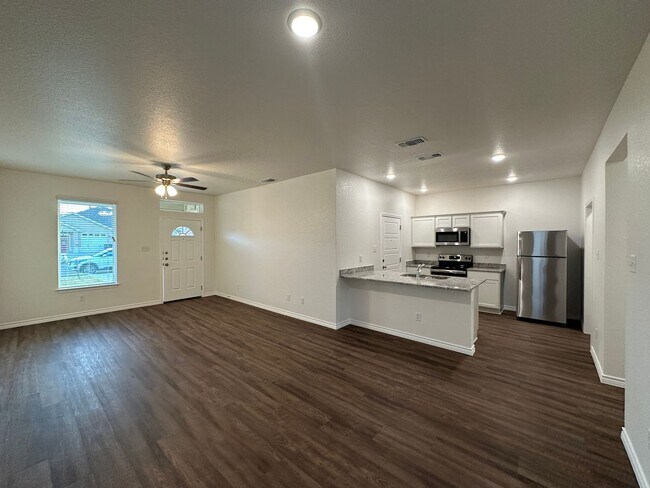 Building Photo - 1113 B Carslberg Dr