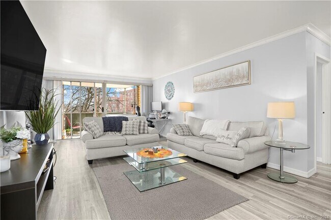 Foto del edificio - 50 Glenbrook Rd