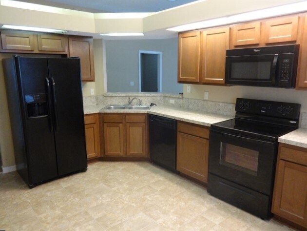 Foto del edificio - 1730 Hudderfield Cir W