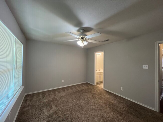 Foto del edificio - 8126 Marydean Ave