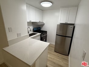 Building Photo - 821 S Wilton Pl