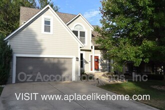 Building Photo - 280 N Sumac St