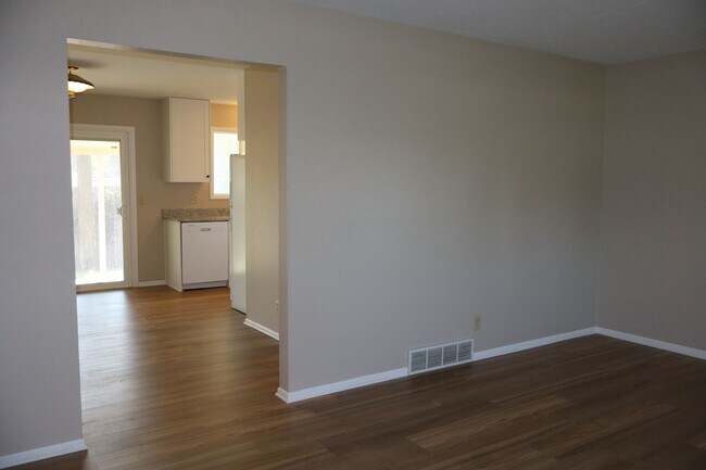 Foto del edificio - 1802 Hilltop Ct