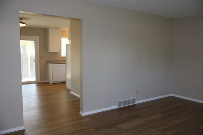 Building Photo - 1802 Hilltop Ct