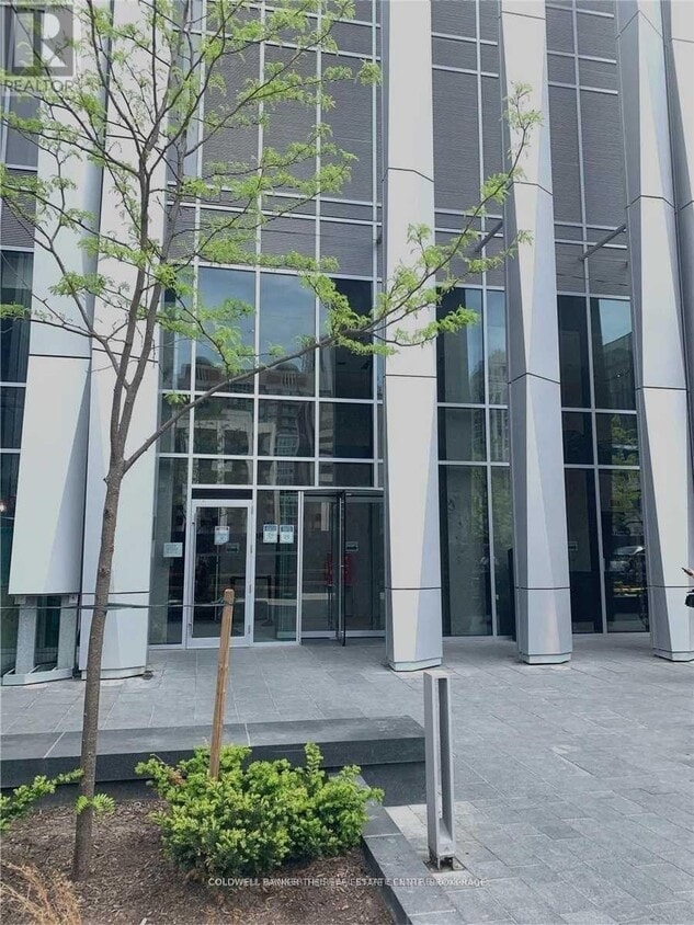 Primary Photo - 1 Yorkville Ave