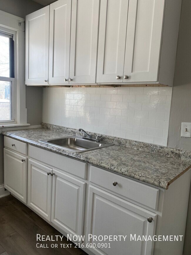 Building Photo - 2907 Denison Ave