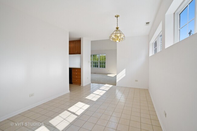 Building Photo - 161 S Evergreen Ave