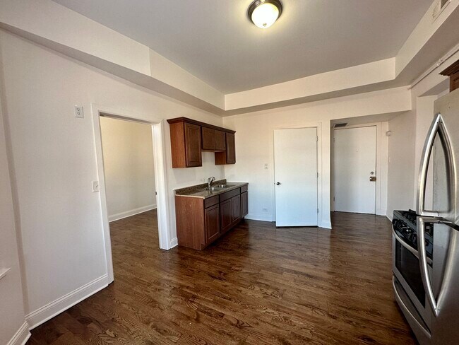 Building Photo - 1803 W 47th St