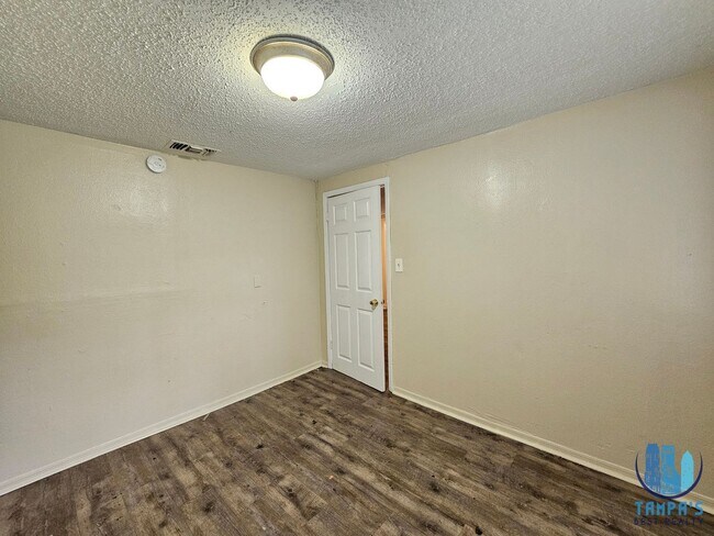 Building Photo - 1504 E 99th Ave