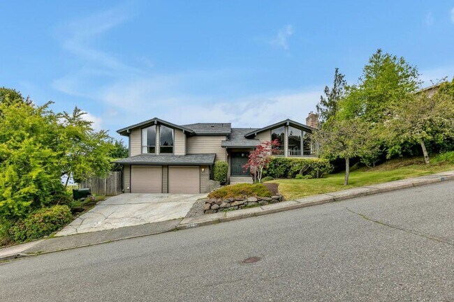 Foto del edificio - Modern Home with Stunning Views in Coveted...