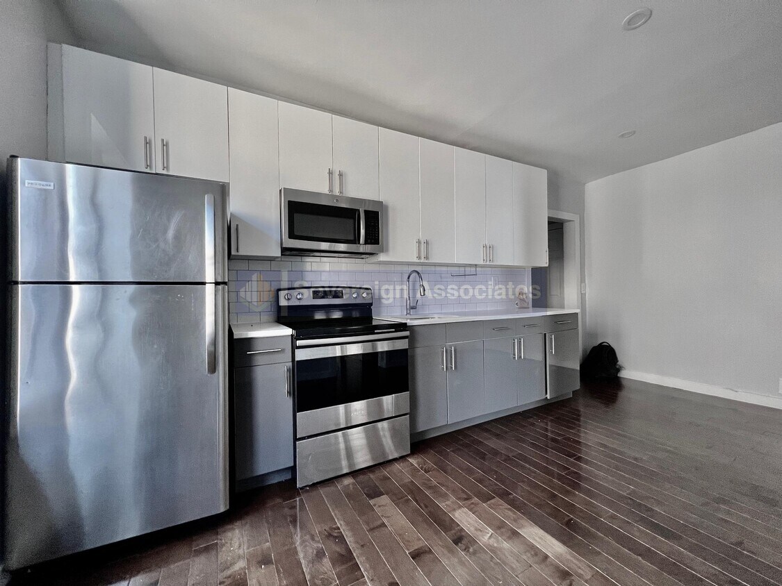 24 Thayer Street Room for Rent in New York, NY