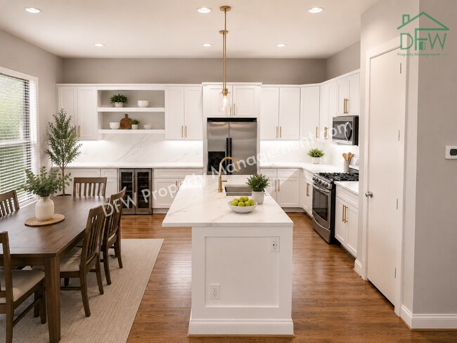 Photo - Luxury Renovated Townhome with Rooftop Skyline Views | Walk to Restaurants, Parks & More