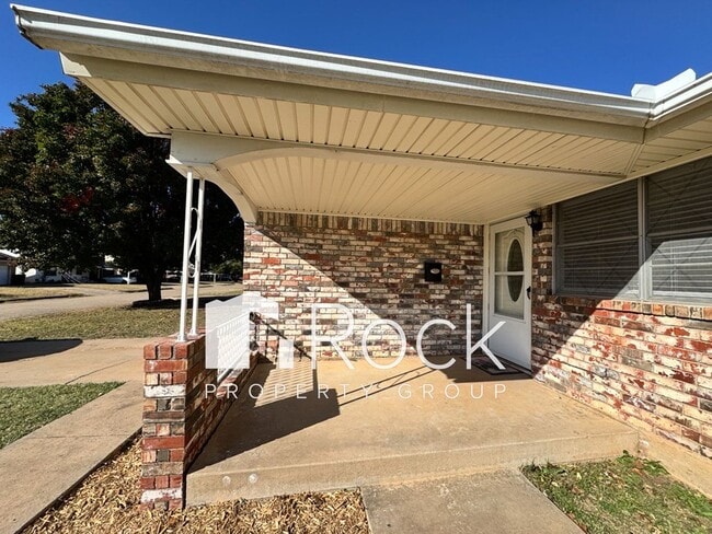 Photo - 3Bed/1Bath Home in Moore with Covered Fron...