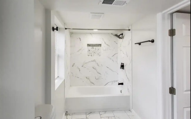 Foto del edificio - 1 Maple Ave