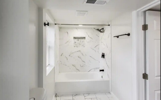 Building Photo - 1 Maple Ave