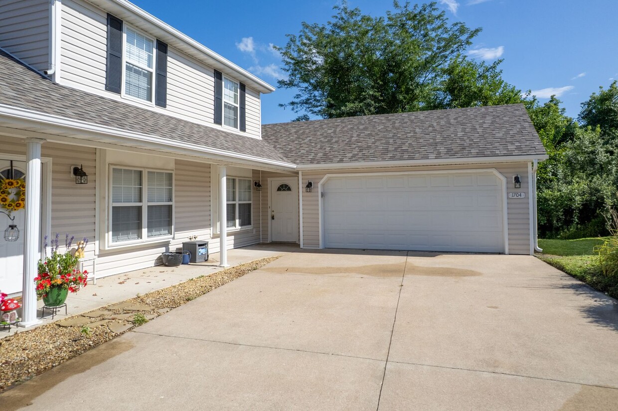 Primary Photo - 1704-1706-1706 Juniper Dr