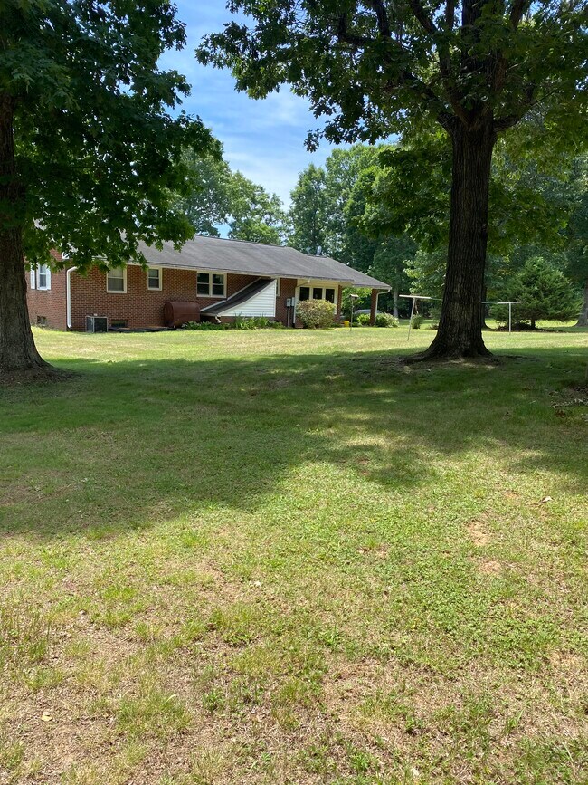 Foto del edificio - 18250 James Madison Hwy