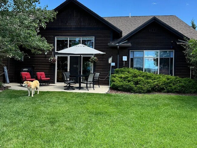 Building Photo - Wedgewood Villas ***ALL UTILITIES INCLUDED***