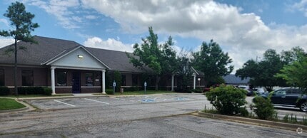 Building Photo - 6015 NW 120th Ct