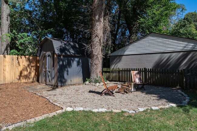 Building Photo - 2885 Regan Ave