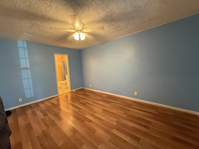 Photo - Single-Level 2 Bed, 2 Bath Duplex Near Percy Priest Lake with Lawn Care Included Apartment