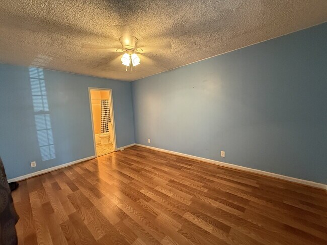 Building Photo - Single-Level 2 Bed, 2 Bath Duplex Near Percy Priest Lake with Lawn Care Included