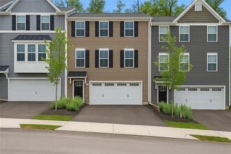 Building Photo - 484 Greenwood Dr