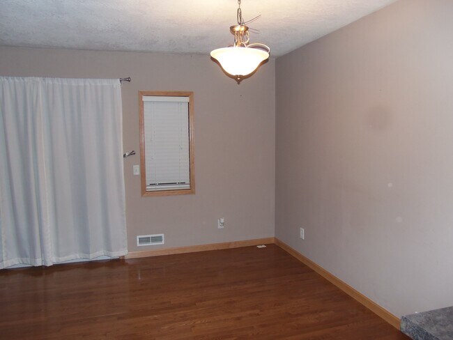 Building Photo - 3037 Dundee Ln