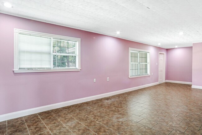 Foto del edificio - 534 Shrine Club Rd