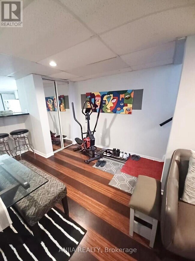 Photo du bâtiment - LOWER 256 HOMEWOOD AVENUE