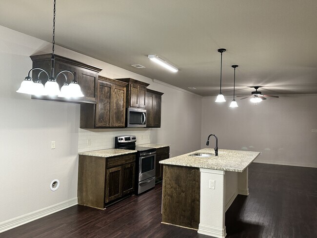 Building Photo - 513 Baylor Dr