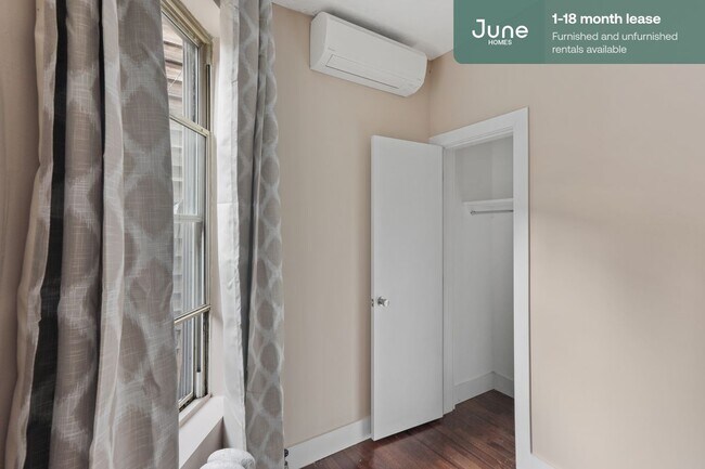 Foto del edificio - ROOM ONLY in 3-bed/1.0-bath Home