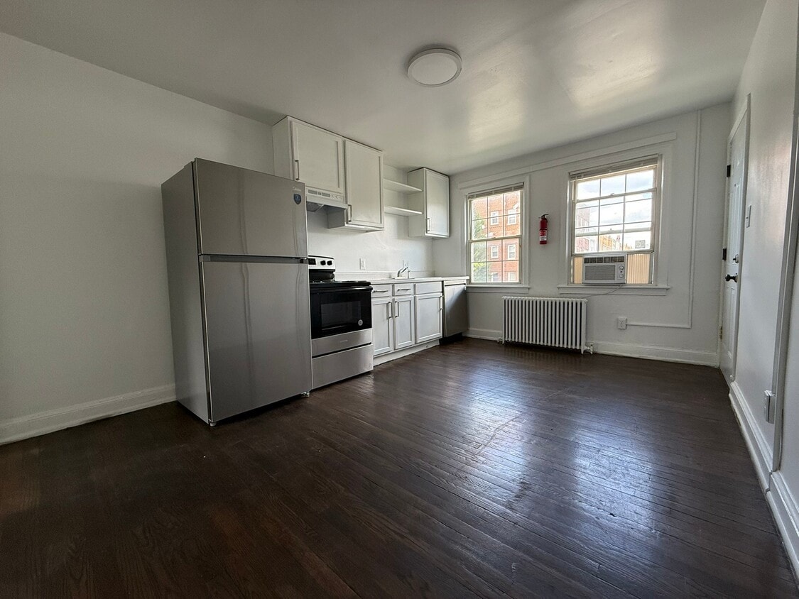 Photo - 2425 E St NE (Washington, DC)