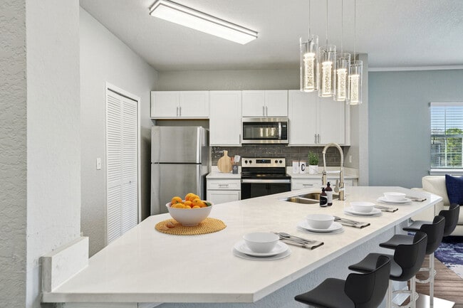 Foto del edificio - THE PARQ AT CROSS CREEK