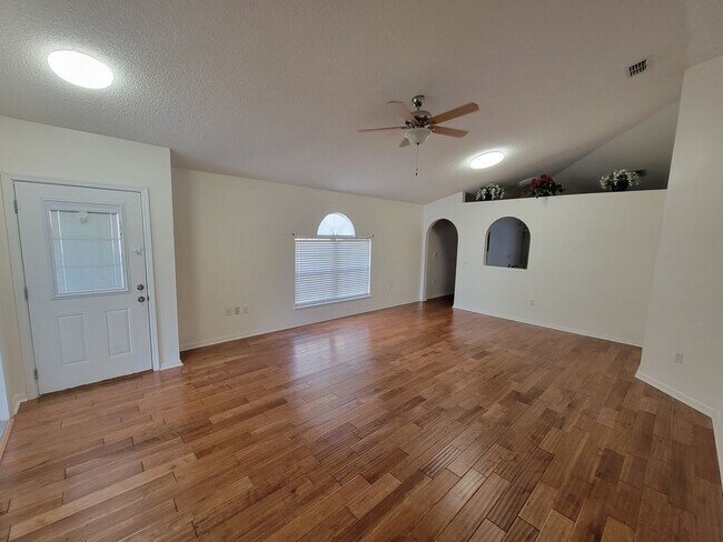 Foto del edificio - Coming Soon ... Charming 3 Bed/2 Bath Home...