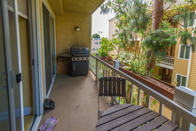 Foto del edificio - 8505 Gulana Ave