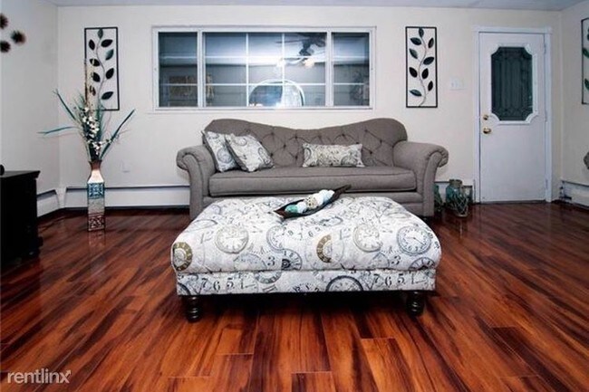 Foto del edificio - 3 br, 1.5 bath House - 646 7th St.
