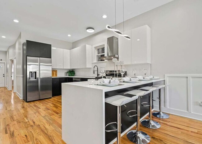 Foto del edificio - 6613 S Langley Ave