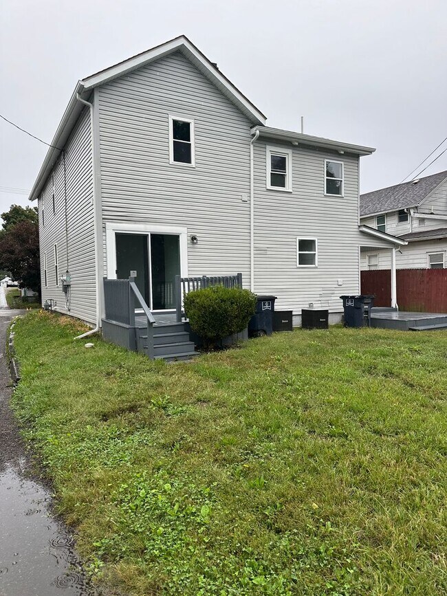Foto del edificio - 315-315.5-3155 N Maple St