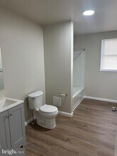 Building Photo - 122 E Ridge Rd