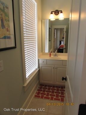 Building Photo - 4 br, 3.5 bath House - 109 Sabal Ct. E